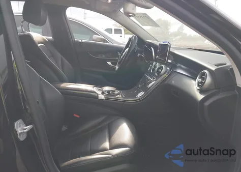 2015 Mercedes-Benz C 300 z USA, uszkodzony, nr VIN 55SWF4JB8FU053876